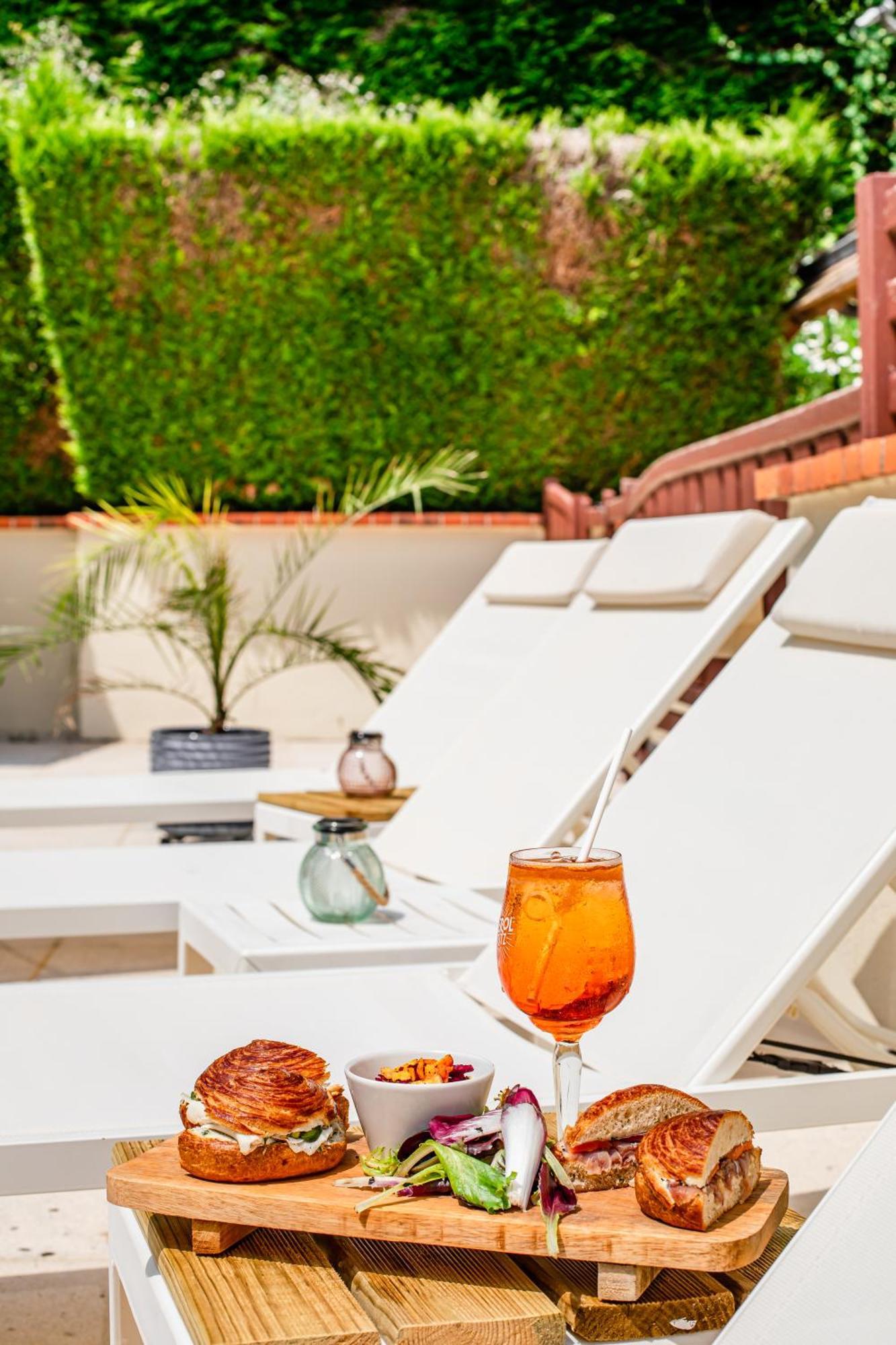 Hotel Le Romantica Pennedepie Bagian luar foto