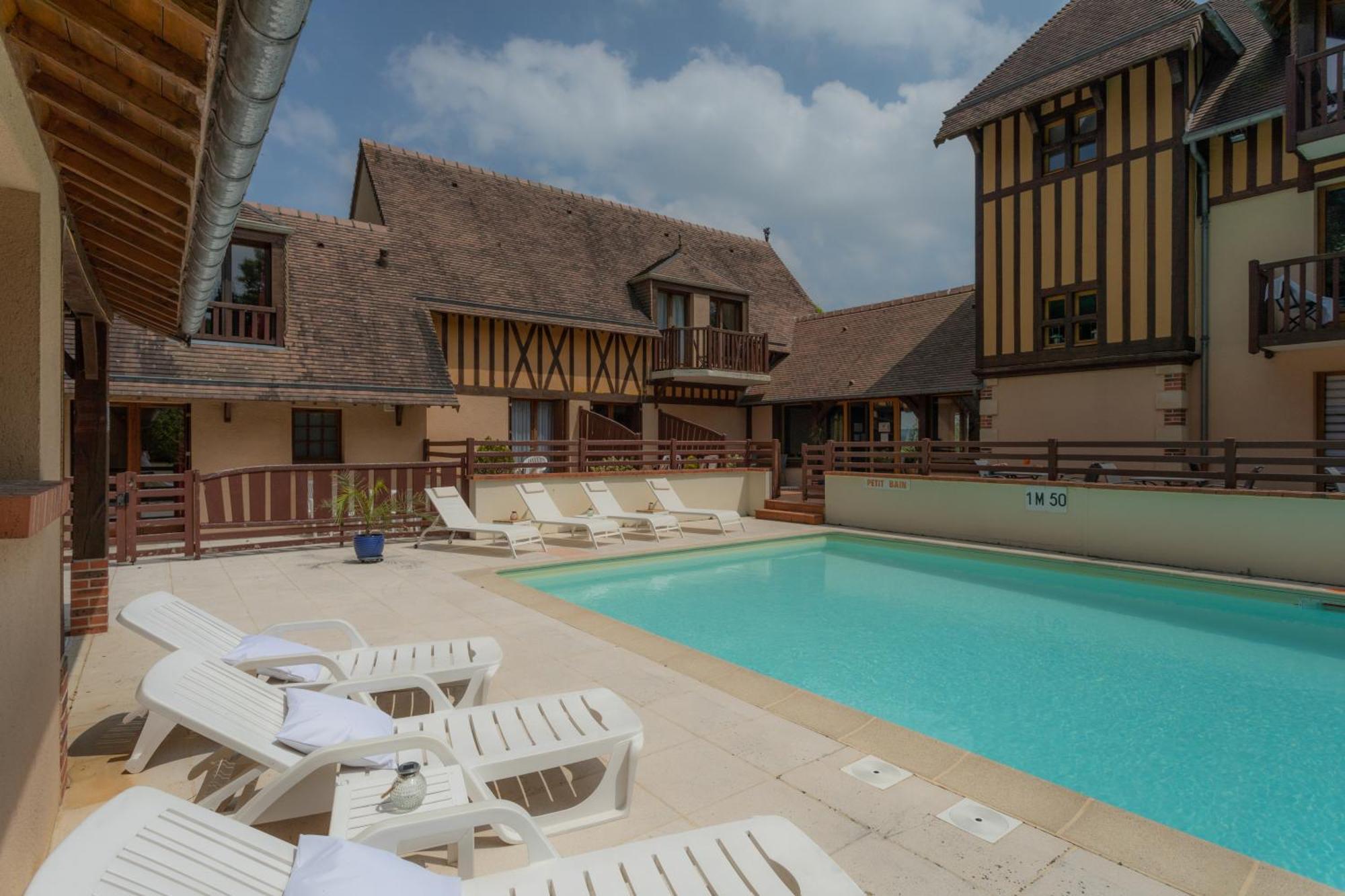 Hotel Le Romantica Pennedepie Bagian luar foto